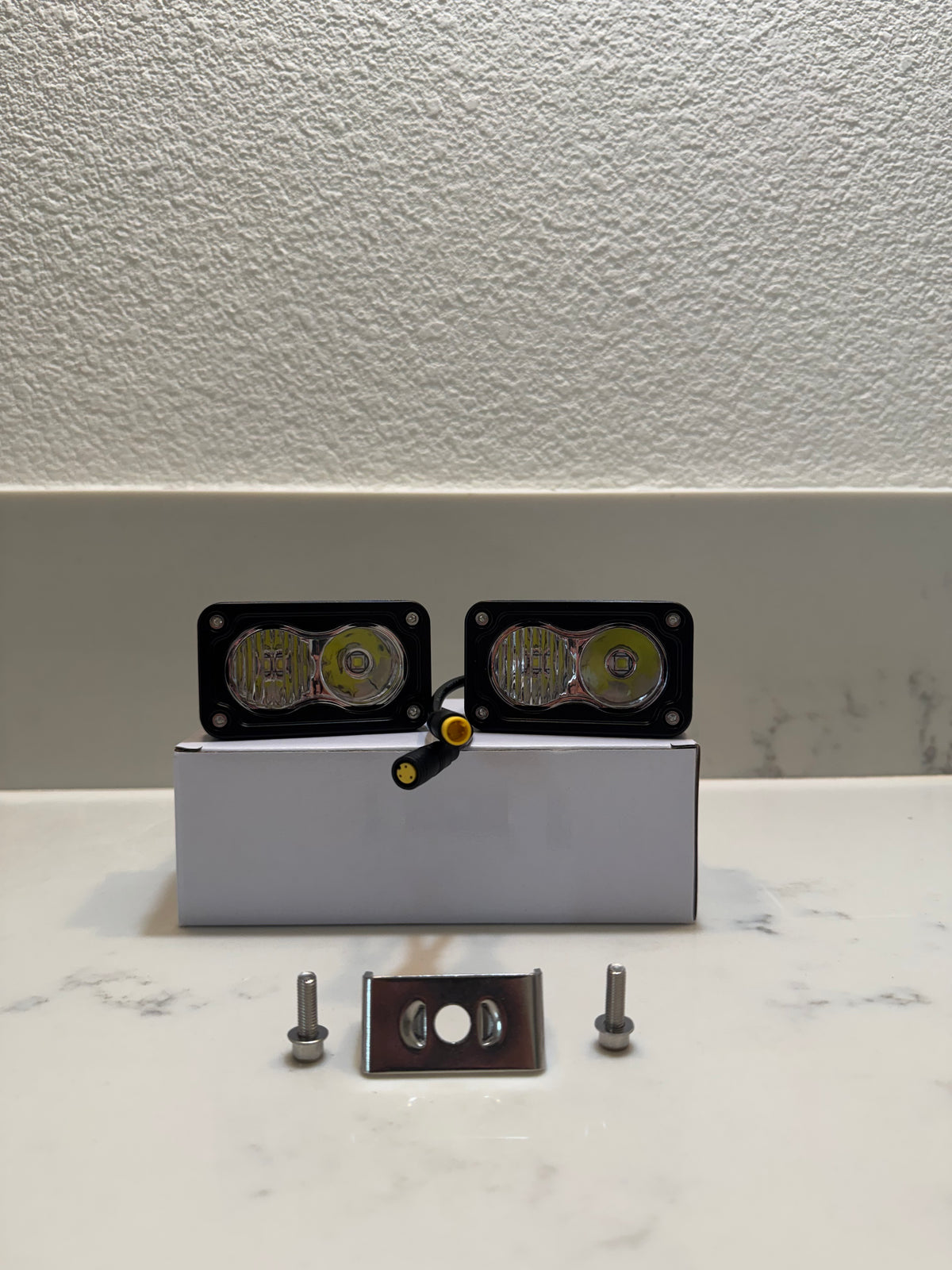 Plug and play Metal Baja light