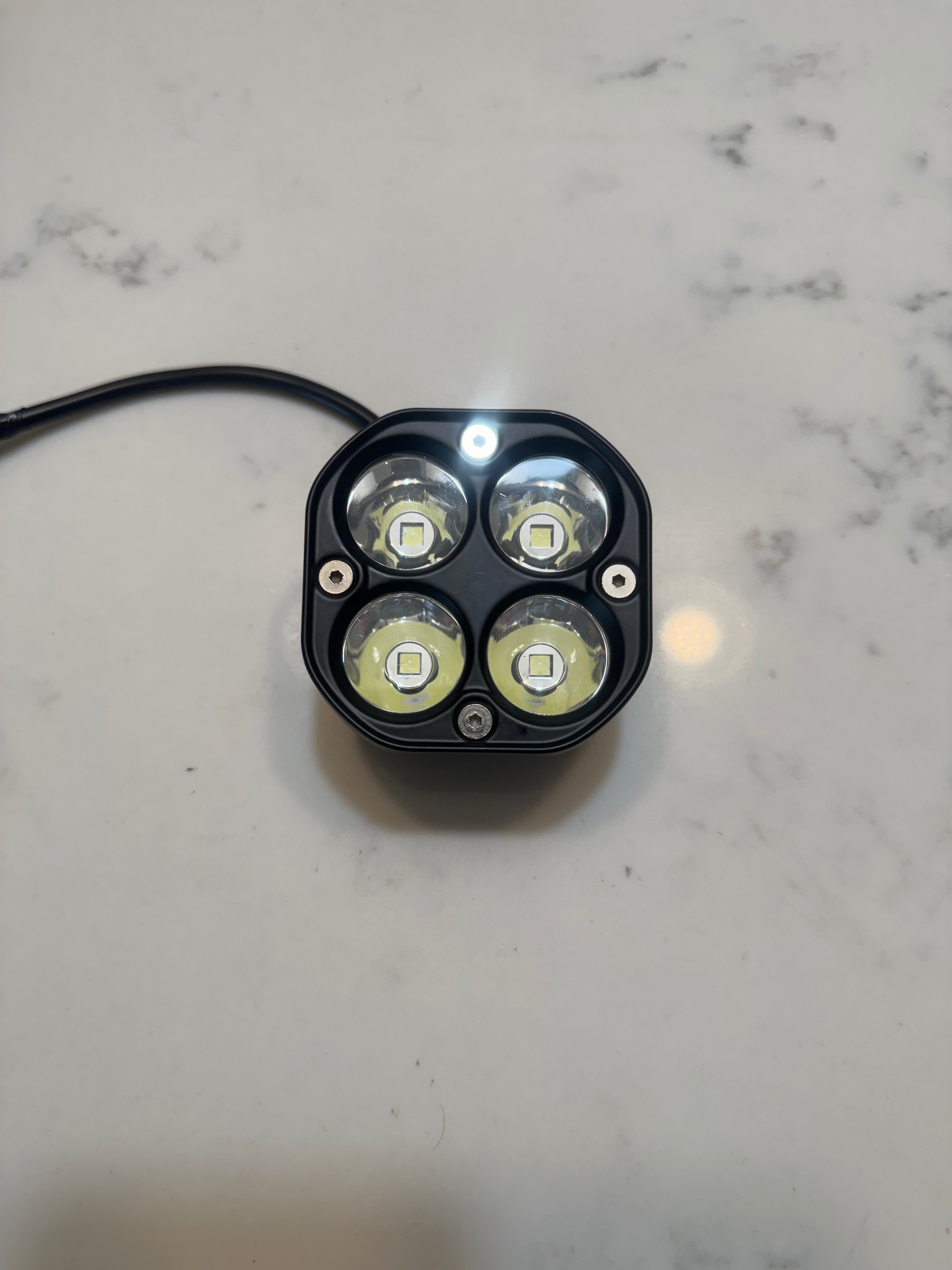 universal Battery powered squadron light(BATTERYS NOT INCLUDED)